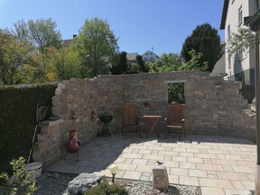 Scheuermann-Naturstein-Showroom-Mauern-Schicht-System-22